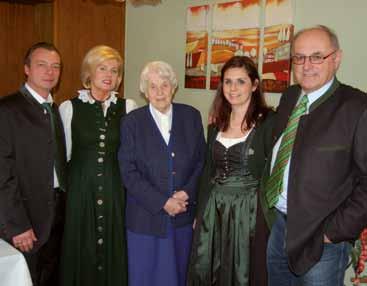 Freunde im GH Jandl ihren 90. Geburtstag. Zu diesem besonderen Ereignis gratulierte Bgm. Herbert Spirk und überbrachte die Grüße und Glückwünsche namens der Gemeindebewohner.