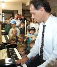 144 Bildung und Aktionen B015 Papa, wie wird ein Klavier gemacht? Information und Erlebnis für Eltern und Kinder ab ca.