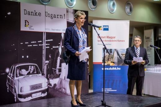 Deutsch-Ungarisches Forum Am 18. und 19. November fand die 24. Jahrestagung des Deutsch-Ungarischen Forums und das vierte Junge Deutsch-Ungarische Forum in der Repräsentanz Magyar Telekom Nyrt.