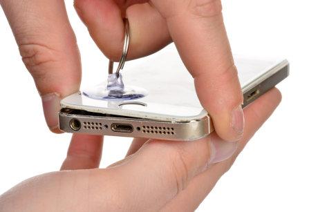 Mit der falschen Schraube, an der falschen Stelle, kannst du dein iphone irreparabel beschädigen.