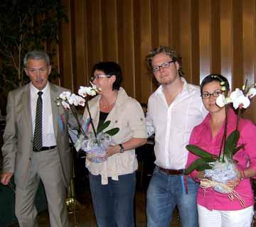 Vorzeitig aus dem Vorstand ausgeschieden sind Heinz Mieskes 2007 und Hannelore Scheiber im September 2008. DIE ALTEN VORSTANDSMITGLIEDER WERDEN VERABSCHIEDET.