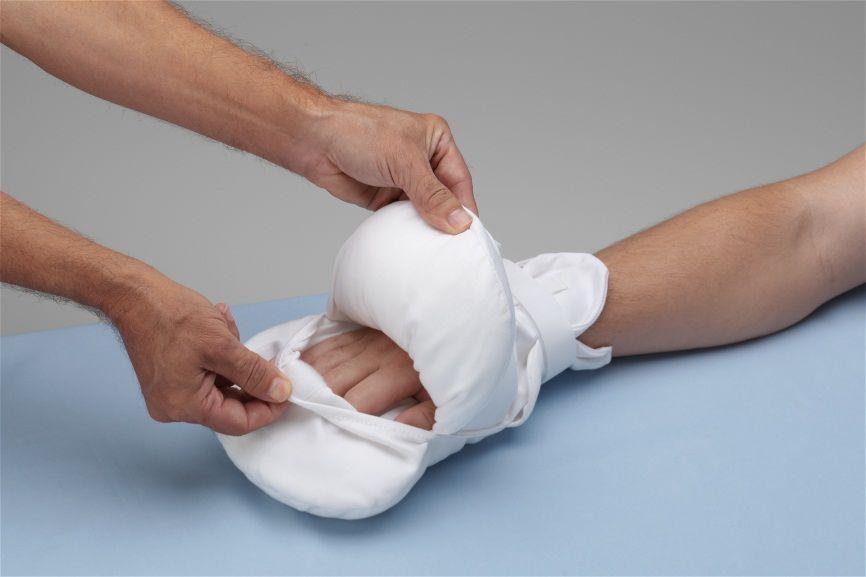 Posey Handschuh mit Inspektionsöffnung Der Posey Handschuh mit Inspektionsöffnung hat eine mit Klettverschluss gesicherte Rückseite, welche zur Inspektion geöffnet werden kann.