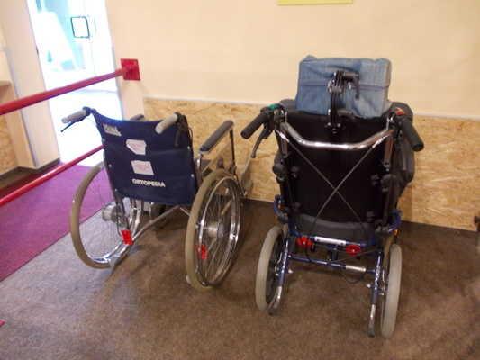 Leihrollstühle Hilfsmittel für Gäste mit Mobilitätseinschränkung: Rollstuhl Medien (Internetseite, Broschüren) Internetseiten Internetseiten mit speziellen Informationen für Gäste mit Gehbehinderung