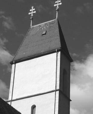 In neuem Glanz Nachdem im April dieses Jahres die Kreuze unserer Wallfahrtskirche wegen der argen Beschädigung entfernt werden mussten, kann man sie jetzt schon wieder am Turm glänzen sehen.