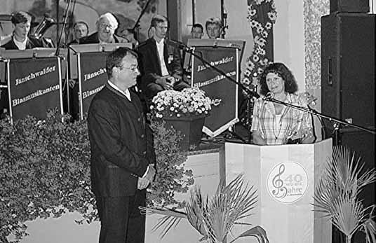 Ehrenpreis für Rassegeflügel. Den 1. Ehrenpreis für Rassekaninchen bekam Maria Pötko aus Bärenbrück auf ihre stattlichen Deutschen Riesen.