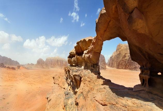 8. Tag: Wadi Rum Jeepsafari Rotes Meer Schon Lawrence von Arabien beschrieb die Wüste des Wadi Rum als weitläufig, einsam und gottähnlich eine Welt aus rotem Sandstein, schwarzem Granit,