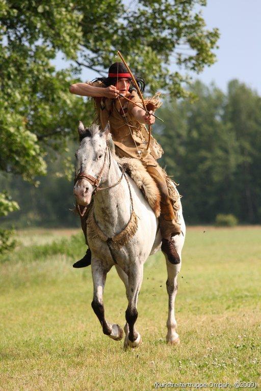 V(F)olksfest oder Kitafeier Das Repertoire der OMPAH `s im Überblick Wer schon einmal etwas über die OMPAH`s gehört hat, weiß wahrscheinlich, dass wir irgendetwas mit Indianern und Pferden zu tun