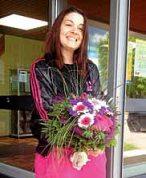 Tänzer danken ihrem Trainer Vergangene Woche überraschten die DestinyS* ihre Trainerin Andreia mit einem großen Blumenstrauß.