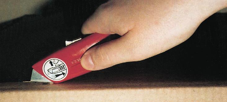 Kartonmesser tig bedienbare oder auf dem Messerrücken angeordnete Klingenschieber ermöglichen die Benutzbarkeit des Messers sowohl von Rechts- als auch von Linkshändern (Bild 7 und Bild 8).