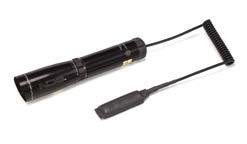 AN/AUS Schalter Klassifizieungsangabe Batterieabdeckung Laserstrahl Objektivmündung Lasereinstellrad Warnhinweis Abb.