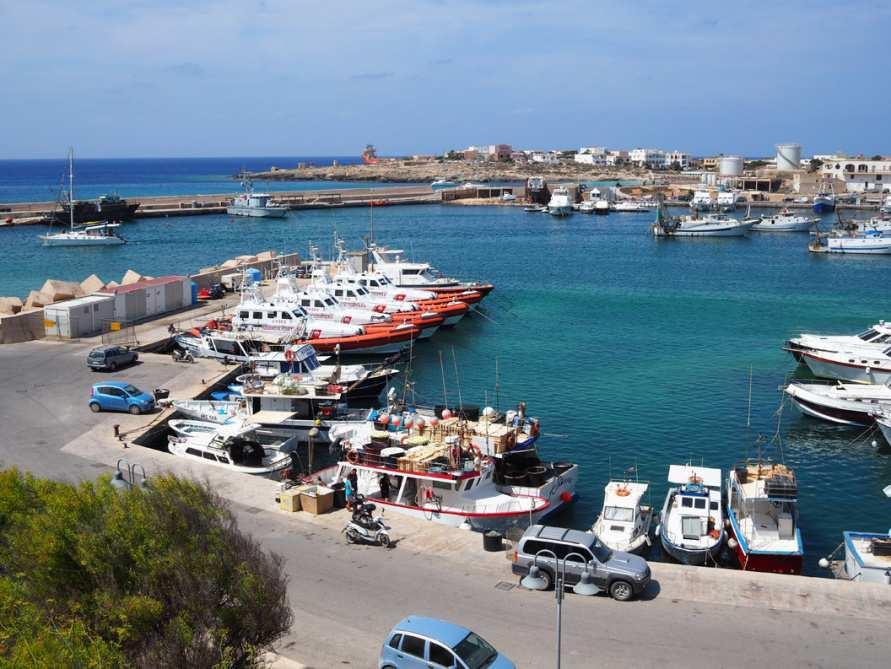 Der Hafen von Lampedusa Diese italienische Insel im Nirgendwo hat uns sehr beeindruckt.