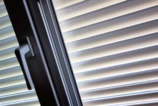 Der Dämmwert eines Fensters mit geschlossenen Rollladen wird um bis zu 30 % verbessert mit dem Rollladenprofil Reflektor sogar bis zu 52%.
