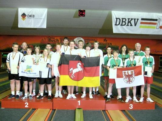 Natürlich wollten sich die A-Mädchen aus Bremervörde zeigen und konnten ebenfalls den Meistertitel mit 3390 Holz erringen. Die goldene Medaille war ihnen sicher.