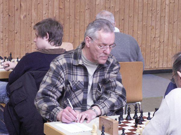 Simo von Koschitzki, der absolute Spätanfänger im Schach, holte 2,5 Punkte in seinem ersten Turnier und sammelte viel Erfahrungen.