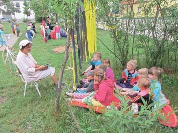 Beim Märchenraten mit Frau Holle, 39 Nr. 6/2016 Am 10. Juni 2016 war es wieder so weit: Die Kindertagesstätte Villa Kunterbunt in Dölkau feierte ihr alljährliches Sommerfest.