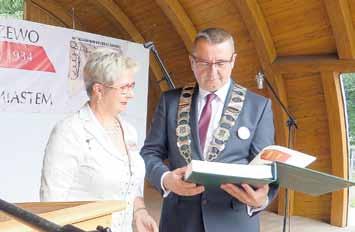 Mai, genau am Jahrestag der Aberkennung des Stadtrechtes, fand eine feierliche Sitzung des Stadt- und Gemeinderates von Jaraczewo und den Gästen aus den 3 Partnerstädten