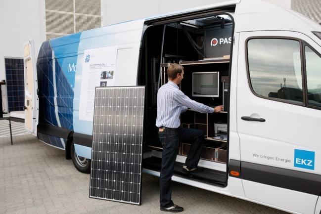 Mobiles Solarlabor misst Alterung Idee aus Projekt Referenzanlage, jährliche Degradationsmessung Geringere Prüfkosten, kein Transport, keine Wartezeit Genaue Vermessung der