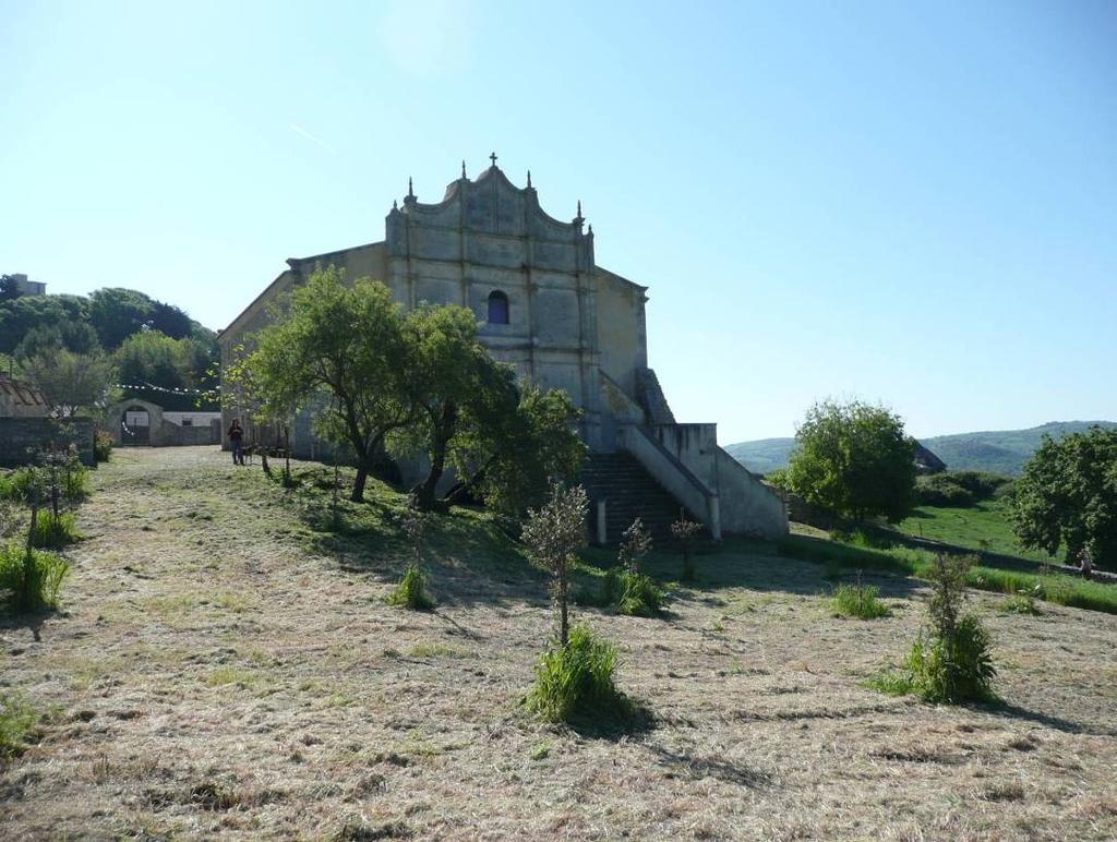 Chiesa Bonu Ighinu Weiter geht s gen Südosten ins Tal der Saalweiden (Badde Salighes).