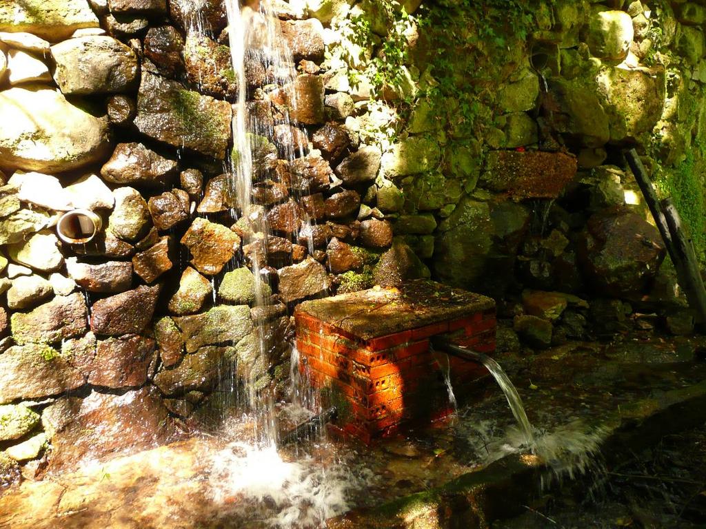 Eine der unzähligen Quellen in San Leonardo de Siete Fuentes So entspannt kann der nächste Nuraghe kommen.