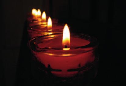 Barmherziger Gott, die Kerze, die ich angezündet habe, sie brennt für einen Menschen, der mir nahe ist und um den ich mich sorge.