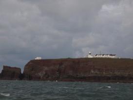 Main Channel, der nach Milford Haven führt, ein.