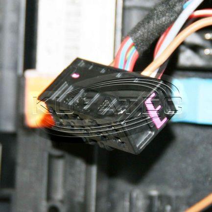 Kabelsatz Zuziehilfe Verbinden Sie die Leitungen wie folgt (Löt- oder neue Crimpverbindung): Kabelsatz Fahrzeug Schwarz/ Rot 10-pol. Stecker Schwarz - PIN 10 Rot/ Weiß 10-pol.