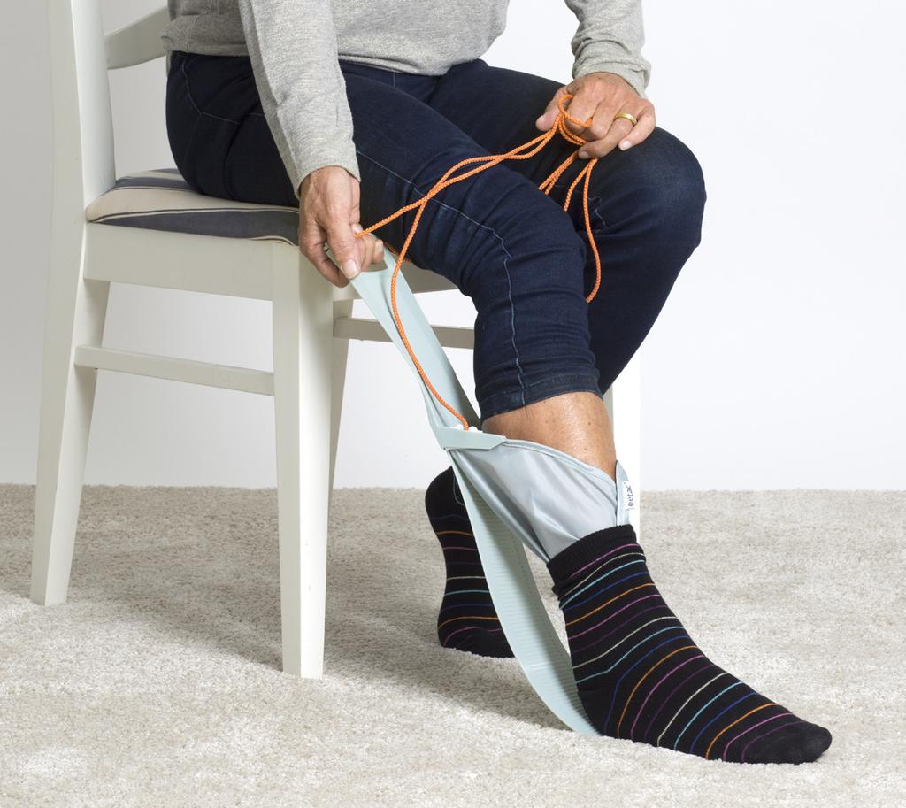 Socky Strumpfanzieher Die Strumpfanzieher erleichtern Ihnen das Anziehen von kurzen und langen Strümpfen, Socken und Strumpfhosen.