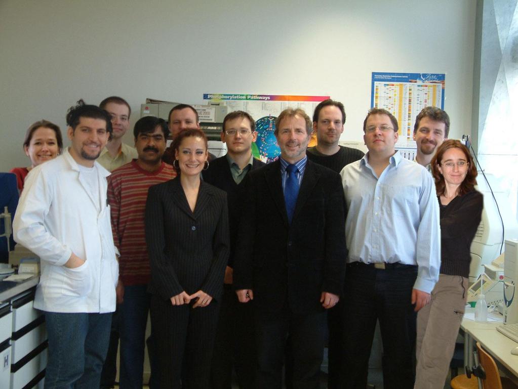 Typisches Brainstorming Team ~ 2005 12 Team, 7 Nationen, 2 Prof., 5 Dr.