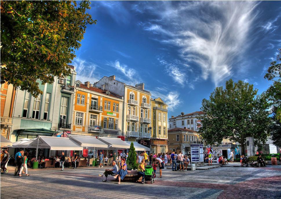 Plovdiv Römisches Theater, Plovdiv Plovdiv Besonders beeindruckend ist das Innere der Kathedrale, verfügt sie doch über insgesamt fünf Kirchenschiffe und ist mit Gold, Mosaiken, Marmor und