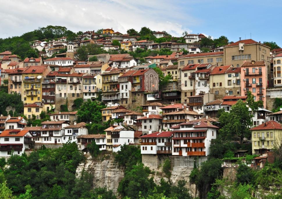 Die Stadt beeindruckt mit ihrer ungewöhnlichen Schönheit und den einmaligen Denkmälern jahrhundertelanger bulgarischer Geschichte.