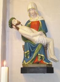 Pieta wieder zurück Pünktlich zum Marienmonat Mai kehrte das alte Bild der "Schmerzhaften Mutter" in die Drolshagener Pfarrkirche zurück Seit ungefähr 600 Jahren befindet sich das gotische Marienbild