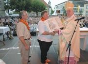 Jahresrückblick 2009 40 Kolping-Evangeliar in Drolshagen Das Kolpingwerk im Diözesanverband Paderborn hat drei Evangeliare auf den Weg gebracht, um sich geistlich auf das 150-jährige Jubiläum im Jahr