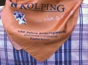Kolping...das passt Kolpingsfamilie in Paderborn Ein orange farbenes Tuch mit dem Kolpingtagslogo Kolping...das passt! und der Aufschrift 150 Jahre Kolpingwerk Diözesanverband Paderborn war das Erkennungszeichen aller Kolpingmitglieder auf dem diesjährigen Kolpingtag.