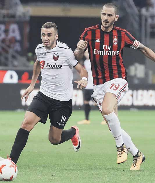 Čiernobiely dres už viac nebude nosiť stredný obranca Leonardo Bonucci, ten odišiel za 42 miliónov eur do AC Miláno. Klub opustil aj Dani Alves, ktorý hrá odteraz za Paríž Saint-Germain.
