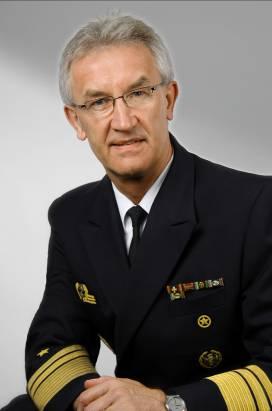 Vizeadmiral Manfred NIELSON Dipl.-Kfm. Geboren am 25. Februar 1955 in Dorsten, verheiratet, 1 Sohn und 1 Tochter.