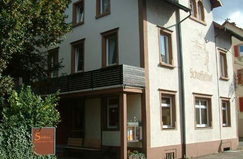Zu Fuß benötigen Sie etwa 15 Minuten. HOTEL SCHEFFELHOF Scheffelstraße 1 Tel. +49 7681 4704 0 Fax +49 7681 4704 99 mail@scheffelhof-waldkirch.