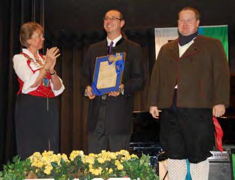 hat unser Roland den Kulturpreis der Stadt Geretsried 2011 erhalten. Oder wie es der Laudator Ludwig Schmid ausdrückte: Für s Gesamtpaket eben!