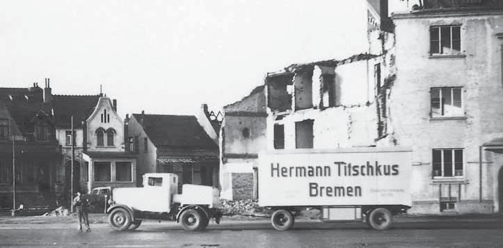 Die echte Bremen überquerte den Atlantik im Juli 1929 in Rekordzeit. Er trennte sich bald von den Pferdegespannen und setzte auf Lastwagen. Das erste Fahrzeug war ein Bulldog.
