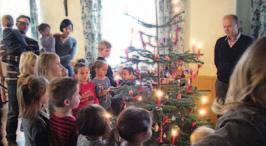 Der Kasperl aus Graz brachte eine Weihnachtsgeschichte und die Kinder freuten sich sehr über die Erlebnisse des Kasperls.