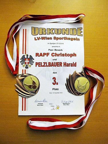 SKH Mitteilungsblatt Nr. 208 Dezember 2013 Seite 8 Wr. Paarmeisterschaften Einen 3. Platz und damit eine Bronzemedaille ist von den Wiener Paarmeisterschaften zu vermelden.