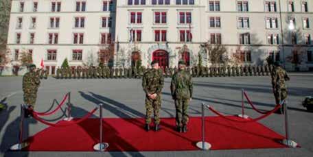 Ablauf Besuch eines Armeechefs Ablauf Aktivität Musik 1 Gast (blau) und Gastgeber (rot) sind auf rotem Teppich Marsch Delegationen stehen dahinter auf einem Glied 2 Abspielen der Nationalhymnen