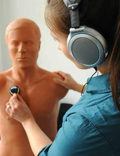 STUDIEREN MIT EINSCHRÄNKUNG Hilfe für die Ohren Wenn Medizinstudentin Liane Werner bei Patienten das Herz oder die Lunge abhören will, schauen viele erst einmal verwundert drein.