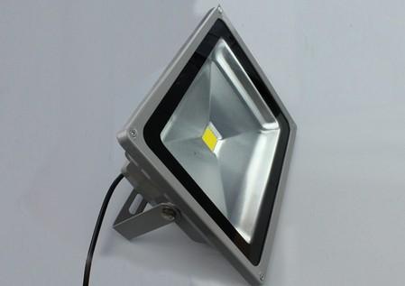 FENECON LED Flutlicht 10W / 50W / 200W /240W Das LED-Flutlicht ist dank eines hohen Wirkungsgrades und niedrigen Energieverbrauches der optimale Ersatz für herkömmliche Flutlichter im Innen- und