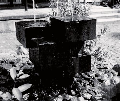 Projekte Projekt 3 1956 Kleiner Brunnen in Frankfurt am Main als Blickpunkt im