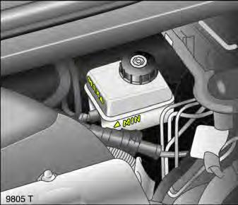 OBJ_DOKU-36-001.book Page 204 Tuesday, June 8, 2004 3:43 PM Seite 204, BA Zafira-D, KTA-1966/10-D, Bearbeitung 3.6.04 Es gibt Bremsflüssigkeit, die bei Verwendung zu Schäden oder verminderter Bremswirkung führen kann.