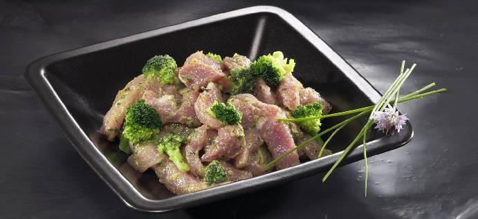 Rezept Nr.:02 Broccoli-Knoblauch-Pfanne Schweinegeschnetzeltes mit Brokkoli 1,000 60,6 0,000 Schweinegeschnetzeltes aus dem Schweineschlegel 0,500 30,3 0,000 Broccoli TK 0,030 1,8 0,000 Wasser 1.
