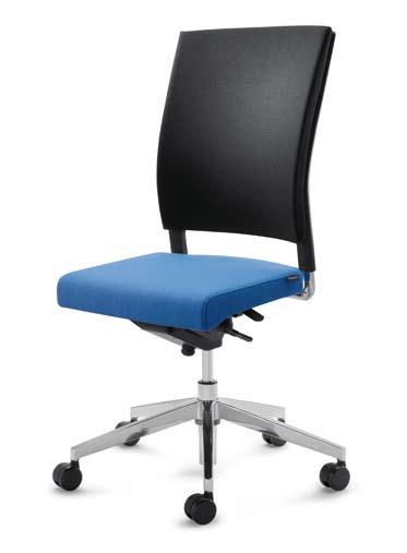MP 30806 All swivel chair models in the Matchpoint range have a clear, neat design.
