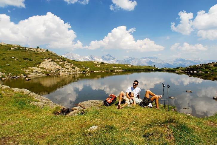 UMGEBUNG Das Ahrntal gilt als Geheimtipp von Südtirol. Es bieten sich unzählige Möglichkeiten. Vielfältige Wanderwege führen durch atemberaubende Landschaften. Klettern ist ebenfalls möglich.