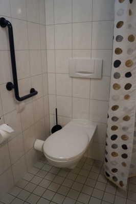Sanitärraum WC Zugang Der Sanitärraum gehört zu: Zimmer 10 Zugang zum