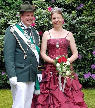 Kattenstrother Schützenfest Florian van Deursen ist Jungschützenkönig - Jungschützenkaiser. Er hatte diesen Titel bereits einmal geholt. Jetzt nahm er Pia Kunze zur Königin.